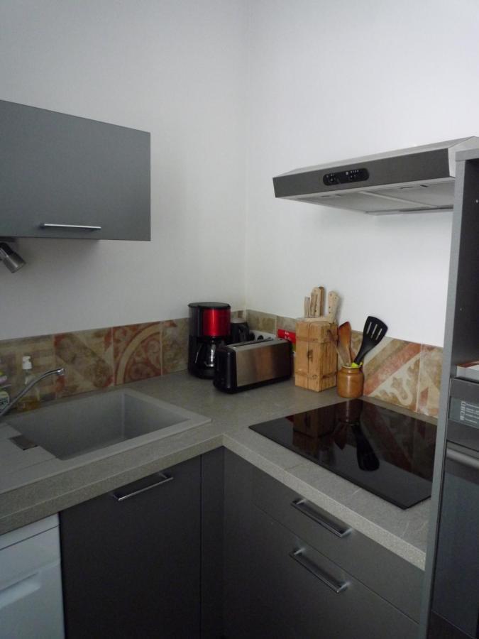 Appartement Avignon Centre Intra Muros Cour Exterieure Parking Prive Gratuit Экстерьер фото